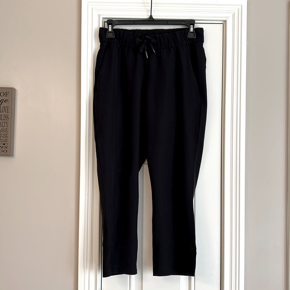 Lululemon Black High Rise Draw String Crop Pants- EUC Sz 4 - Picture 1 of 6